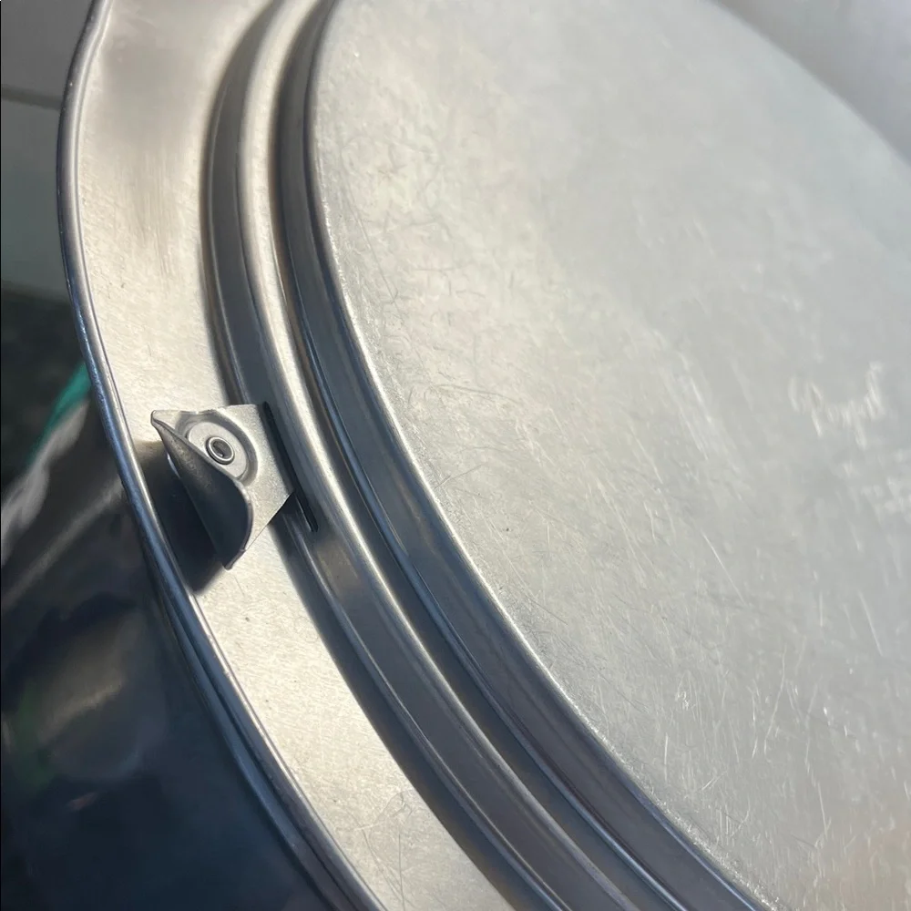 Vintage Regal Aluminum Cake Carrier with Black Handle. Very good condition